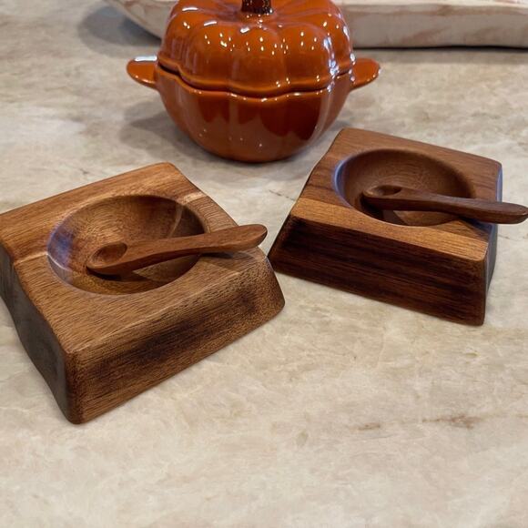 Rachael Ray wood salt and pepper bowls with spoons - Picture 1 of 8